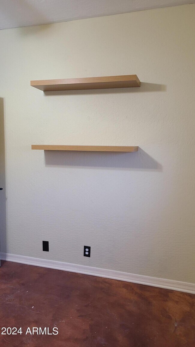 Building Photo - 14206 S 12th Pl