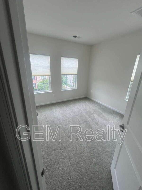 Building Photo - 1642 Dorothy Ln