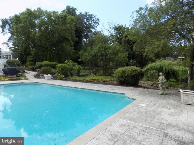 Building Photo - 313 Glenville Rd