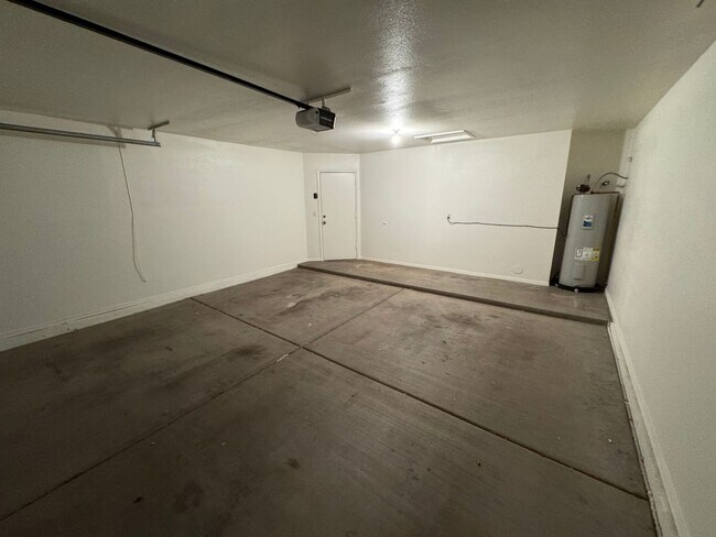 Building Photo - 3 Bedroom - 2 Bath - 1515 Sq. Ft. - in Gil...