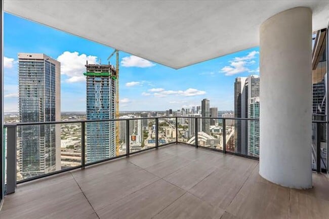 Building Photo - 851 NE 1st Ave