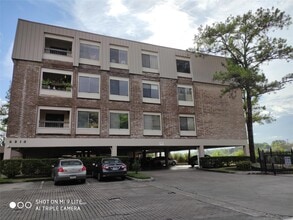 Building Photo - 2213 S Braeswood Blvd