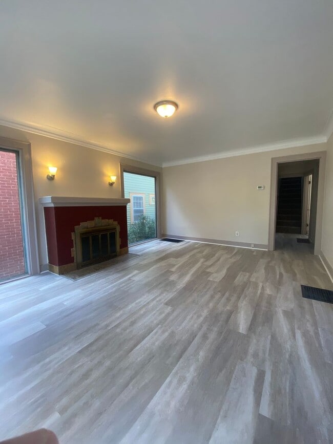 Building Photo - Charming Mt. Tabor Home with Loft & Baseme...