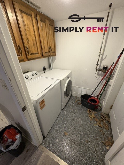 Building Photo - 6 Bedroom House on Campus, August 1st