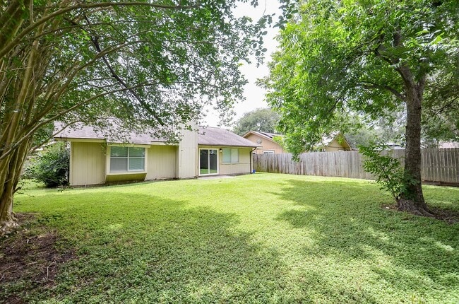 Building Photo - 22018 Grand Forks Dr