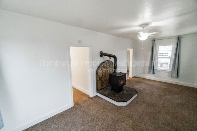 Building Photo - 2911 E Rowan Ave