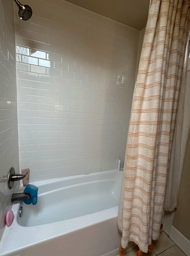 Building Photo - 335 23rd Ave E