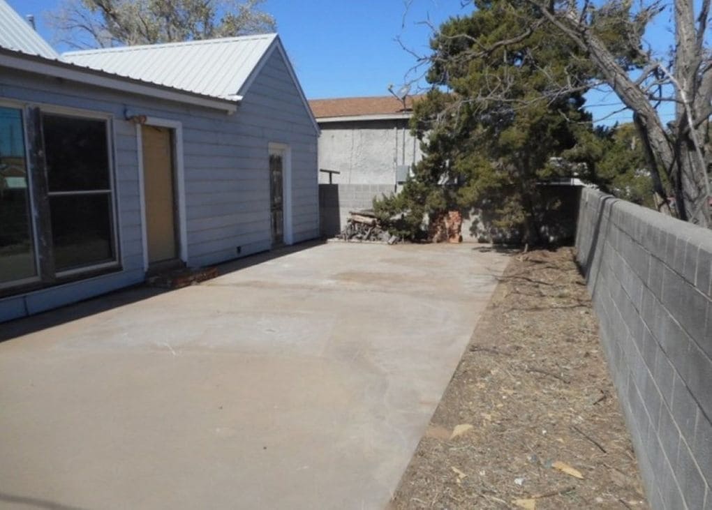Building Photo - 512 N Alice Ave