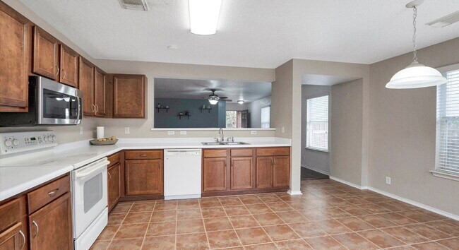 Building Photo - "Charming 3-Bedroom Oasis on Cherokee Blvd with 2 Full Baths – 1425 Sq Ft of Cozy Living in New B...
