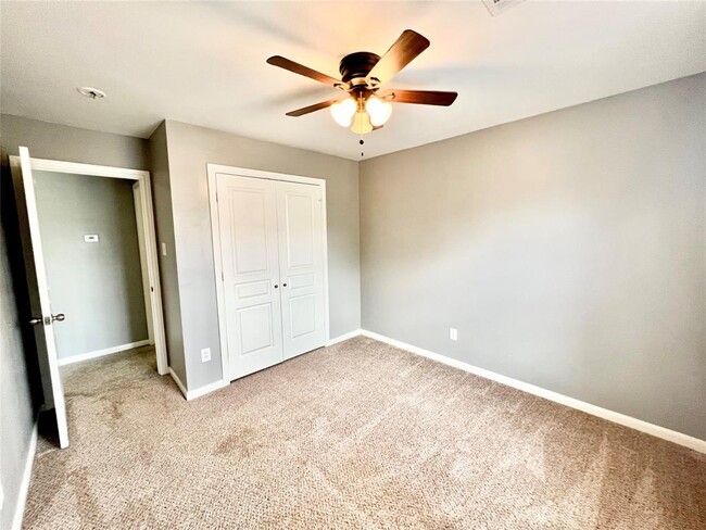 Building Photo - 8323 Greys Ln