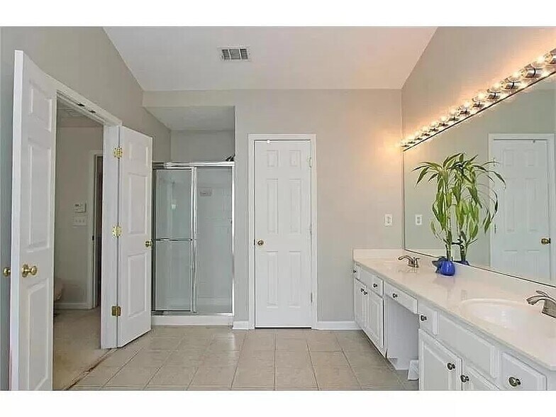 Building Photo - 2706 Cottesford Dr SE