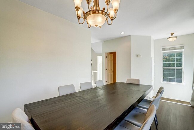 Building Photo - 8535 Wyngate Manor Ct