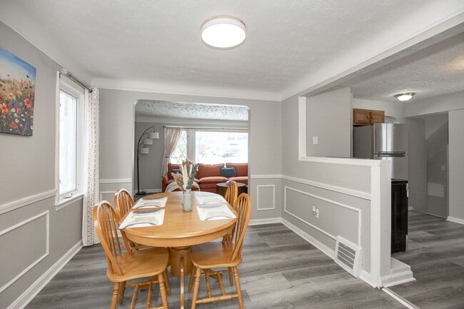 Building Photo - 3 BED 2 BATH BEAUTIFUL SINGLE FAMILY HOME!