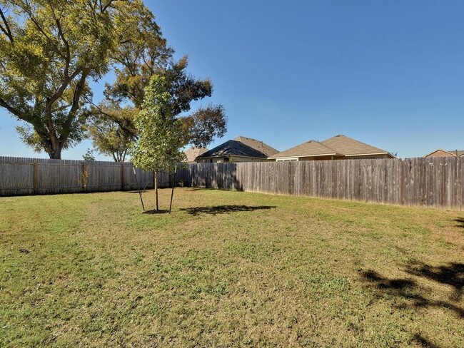 Building Photo - 1096 Twin Estates Dr