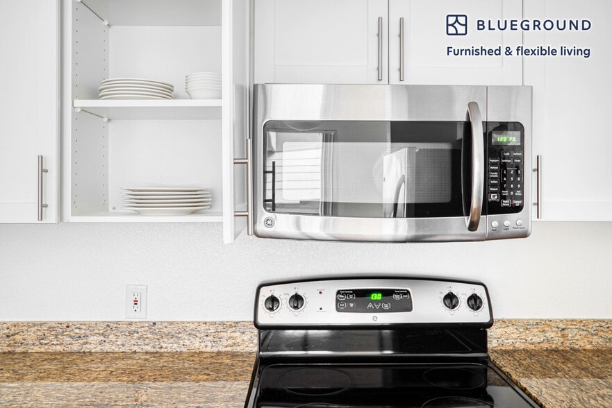 Building Photo - 1220 N Fair Oaks Ave