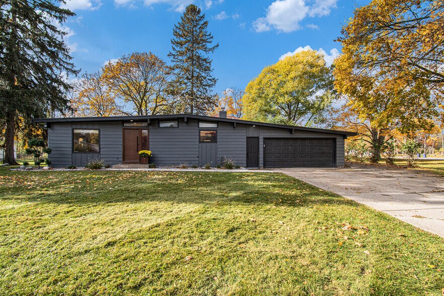 Building Photo - 1155 Carpenter Ave NW