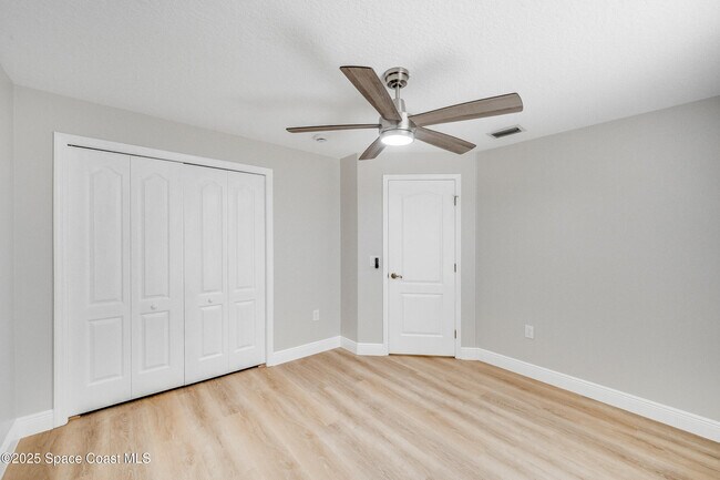 Building Photo - 187 Pinta Cir
