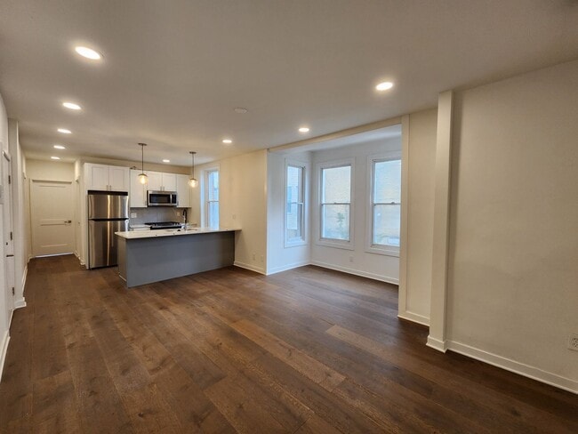 Building Photo - Beautiful 2 bedroom newly renovated unit available