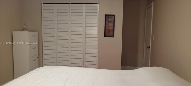 Building Photo - 6021 SW 62nd Pl