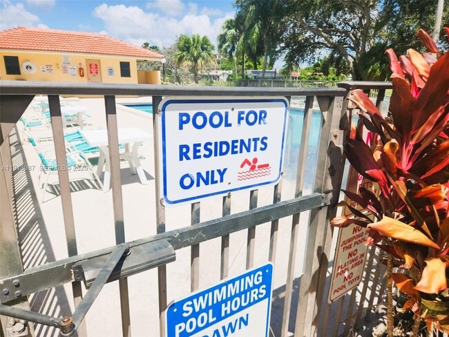 Building Photo - 11453 NW 39th Ct