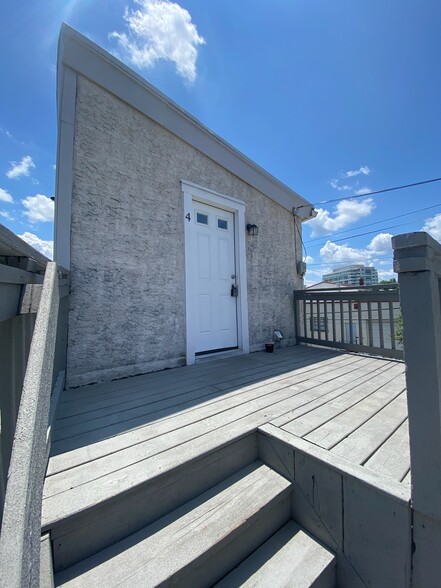 Deck - 200 E Hector St