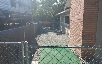 Building Photo - 416 E Eli Ave