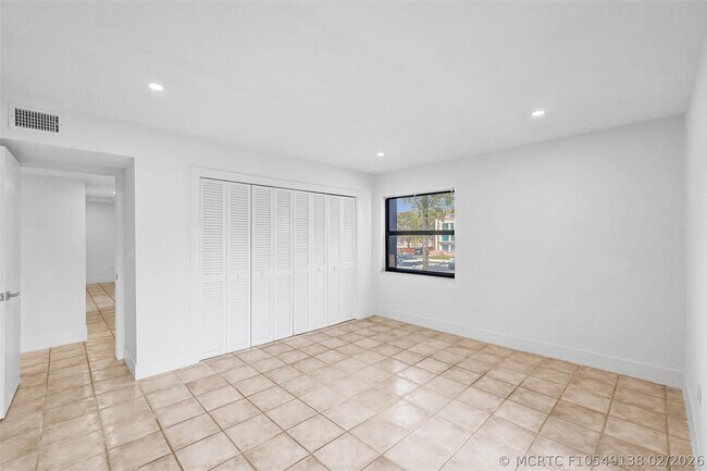 Building Photo - 4040 N Hills Dr