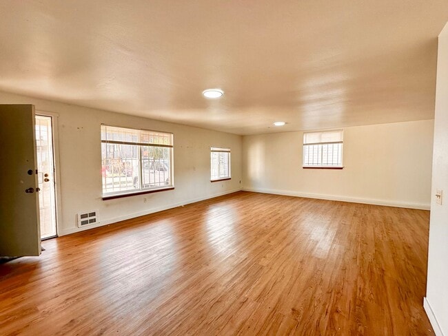 Building Photo - 7115 44th Ave S