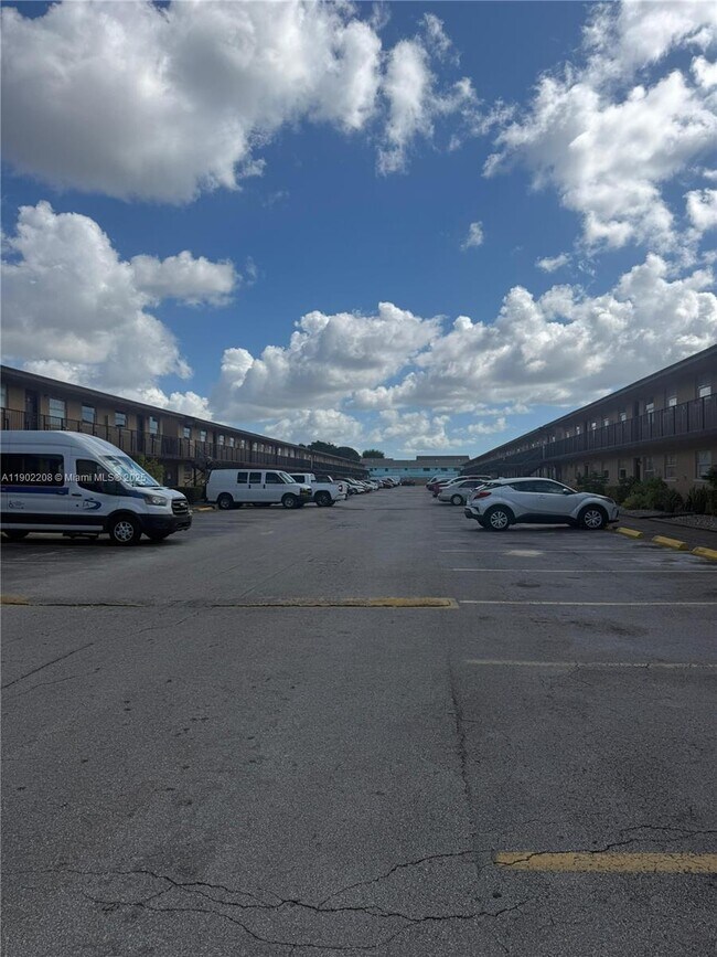 Building Photo - 5461 W 24th Ave