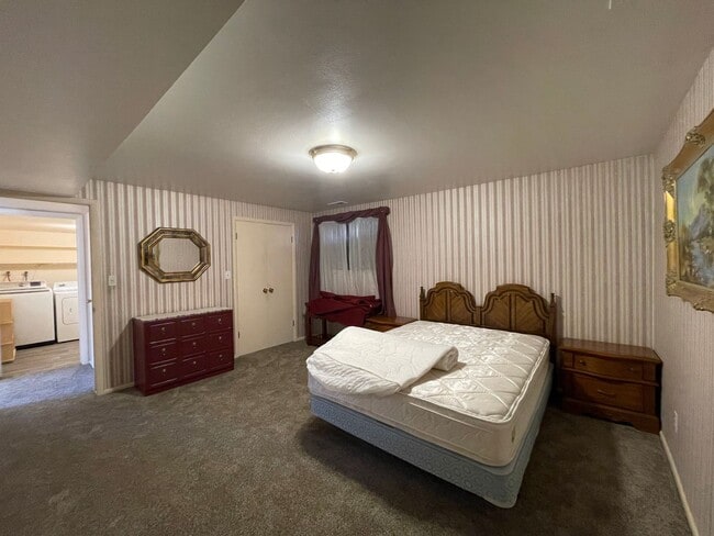 Building Photo - Spacious House on the Northeast Bench in Orem