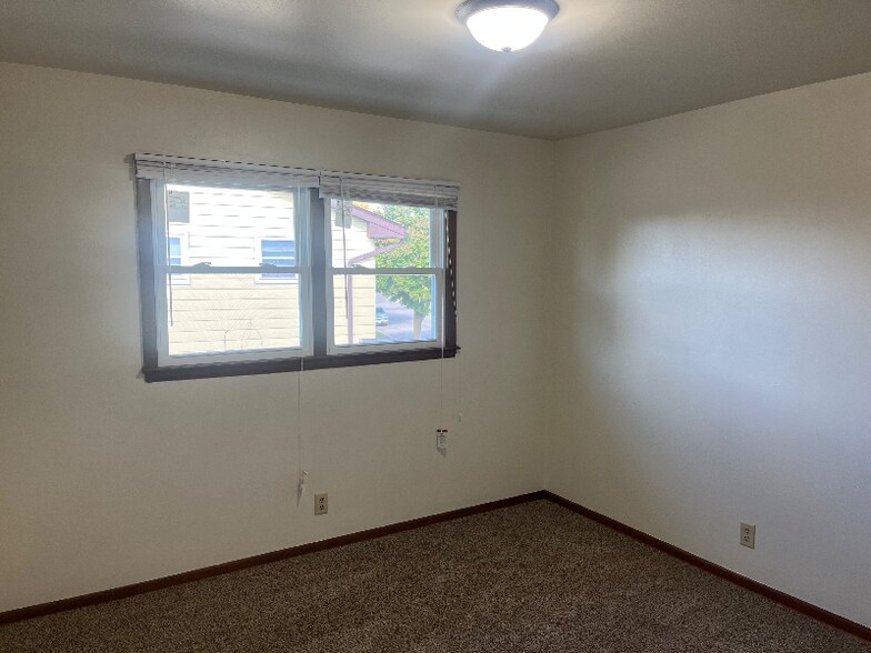 Building Photo - 2 S Grand Ave