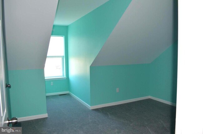 Building Photo - 327 S Adams St
