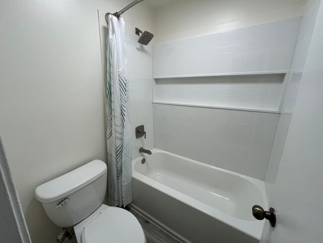 Building Photo - Pearl Ridge Gardens & Tower (Aiea) - 1 bedroom, 1 parking, swimming pool, and AC