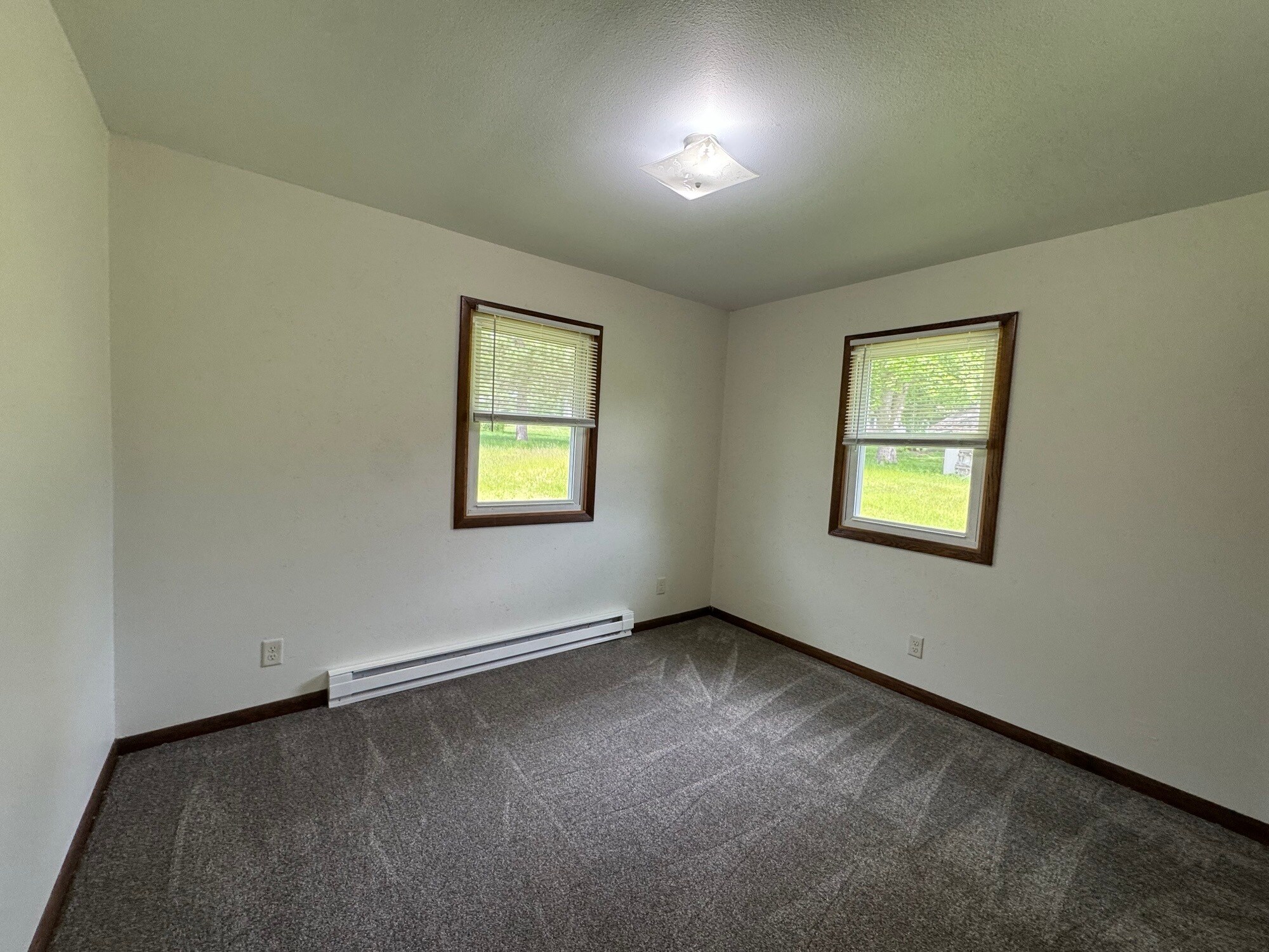Building Photo - 928 Court Cir
