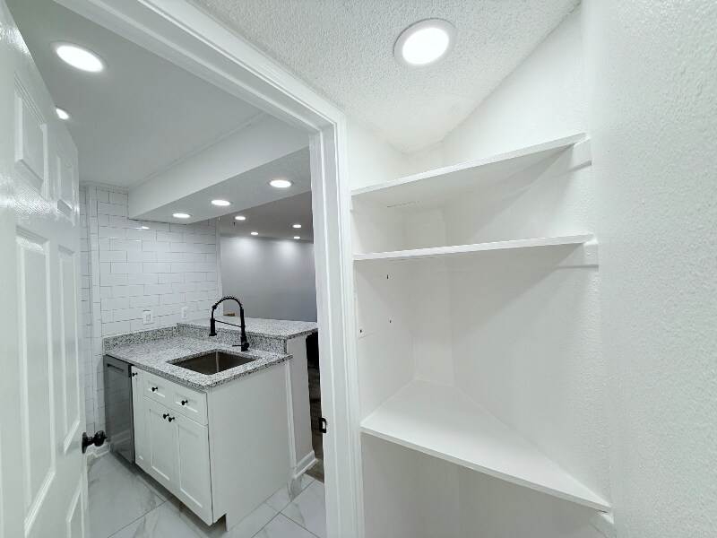 Building Photo - 1504 Lincoln Way