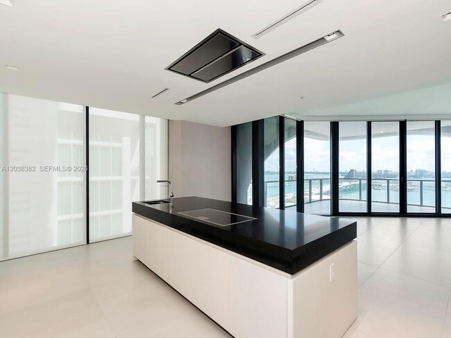 Building Photo - 1000 Biscayne Blvd