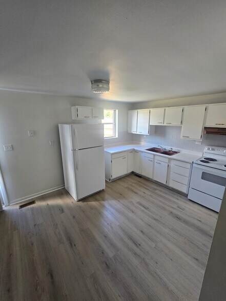 Building Photo - 6538-6552-6552 Conway Dr