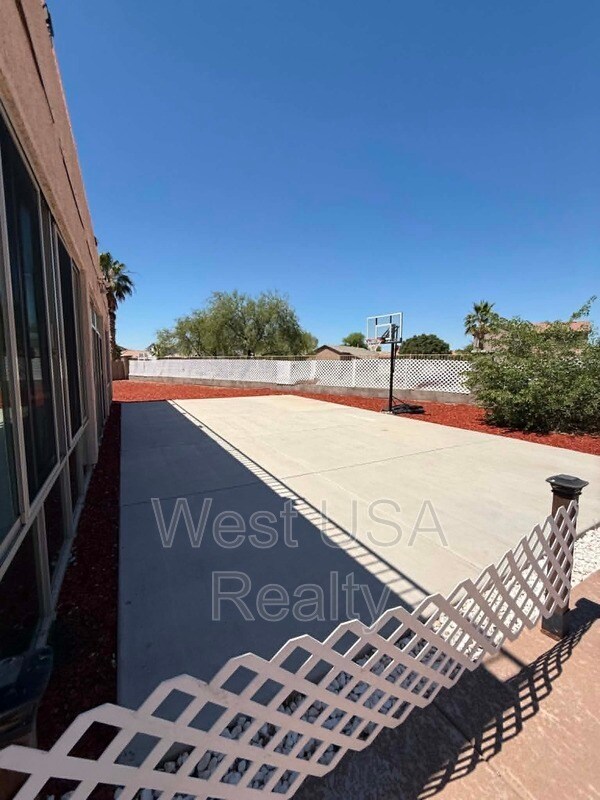 Building Photo - 20652 N Donithan Way