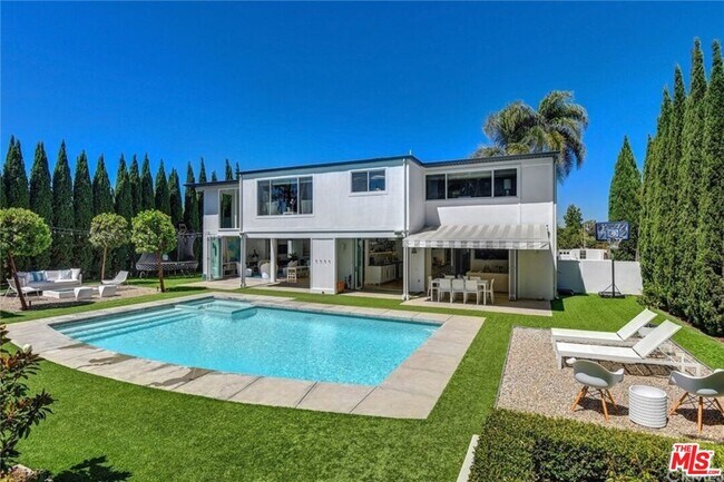 Building Photo - 1438 Santiago Dr