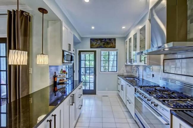 Building Photo - 600 Hermitage Ct