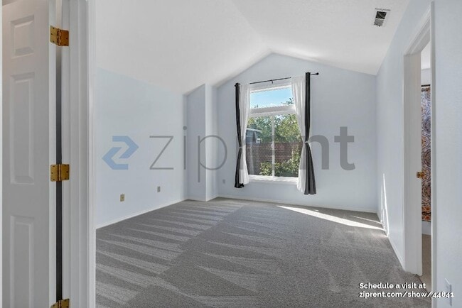 Building Photo - 2744 NW Upshur St