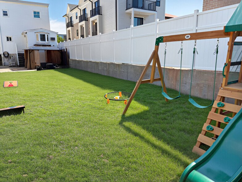 Building Photo - 529 Ave E