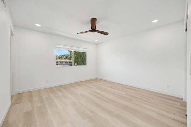 Building Photo - Fully Remodeled South Tempe 3BR Townhome w/ Private Yard, W/D & Parking