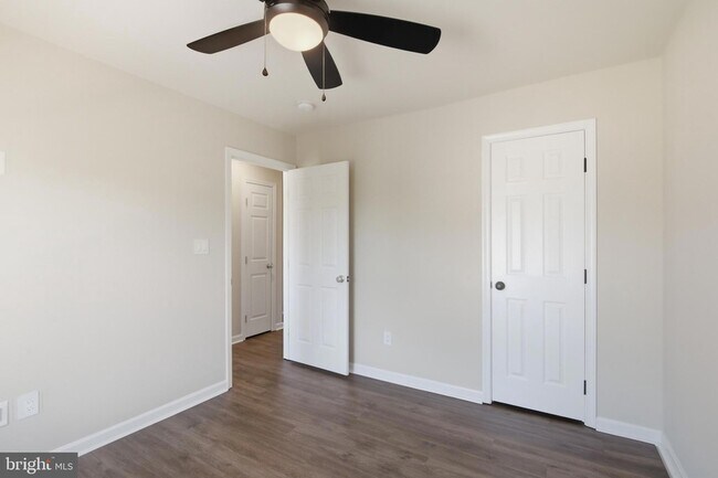 Building Photo - 5504 Sacramento Mews Pl
