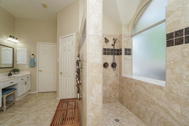 Building Photo - 210 Rolling Plains Dr