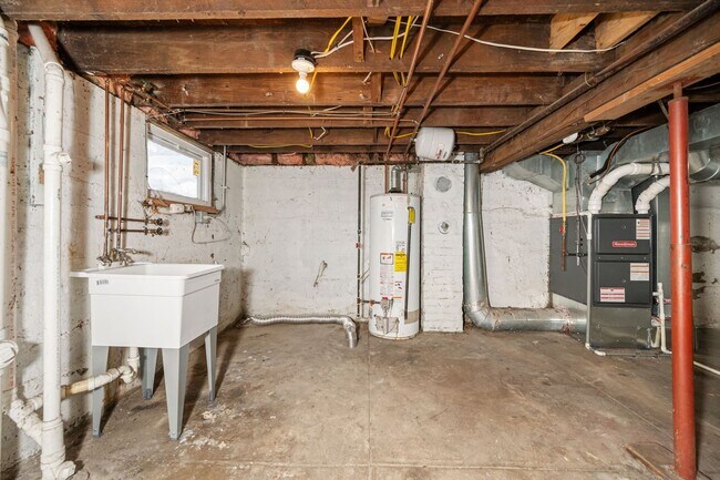 Building Photo - Madisonville- Charming 3+ bedroom 1.5 Bath, 1 car detached