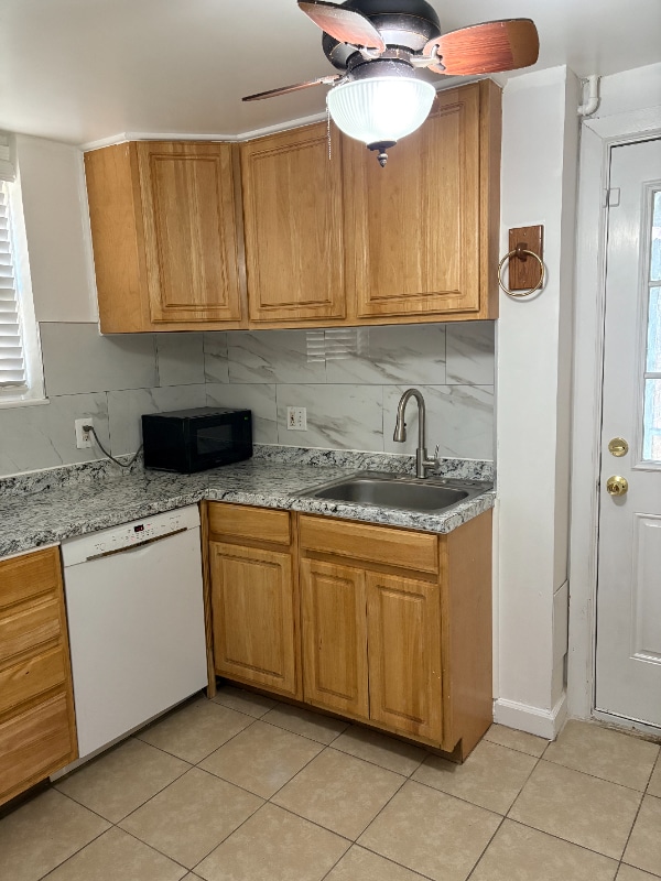 Building Photo - 701 Academy Rd