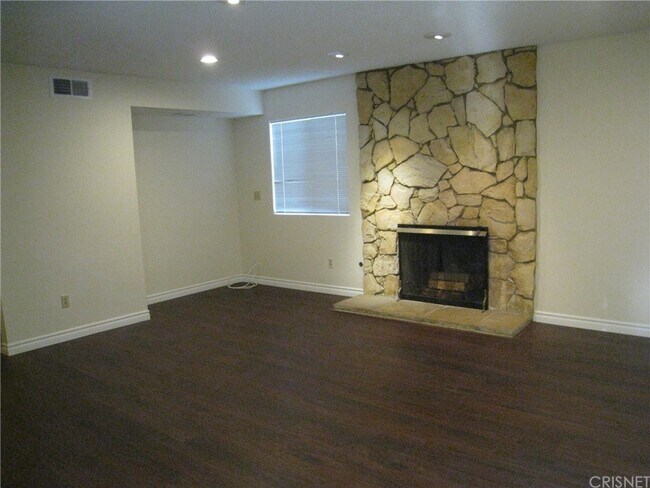 Building Photo - 3218 Tannencrest Dr