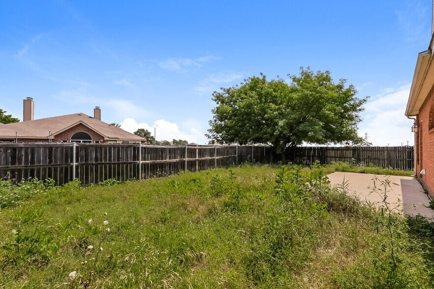 Building Photo - 1101 Trinity Trail