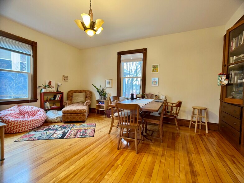 Building Photo - 20 Oakview Ter